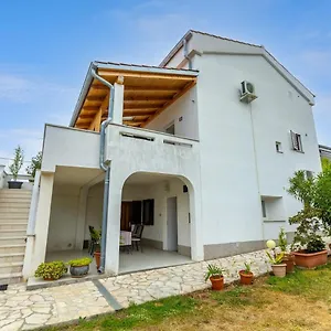 Apartment Anton, Punat