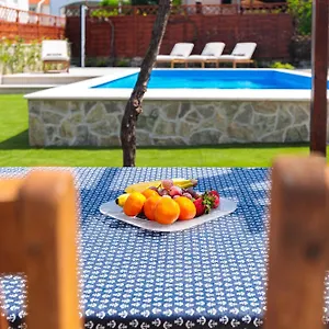 Apartment Away From With A Heated Pool, Punat
